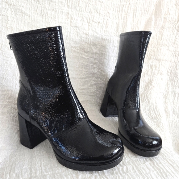 Journee Platform Boots Womens Size 9 Black Academia Crinkle Patent Vegan Leather - Picture 1 of 10